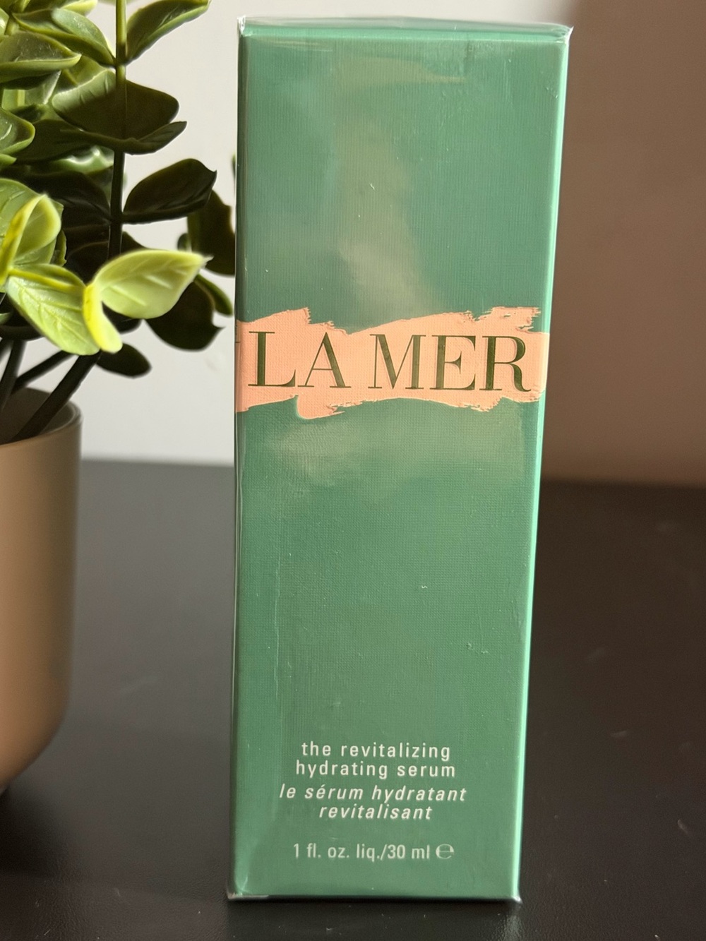 La Mer Revitalizing Hydrating Serum — Green & Silver Bottle